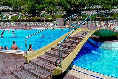 Piscina all‘ aperto di Naturno